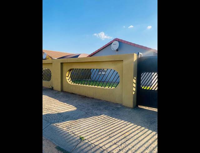 3 BEDROOM HOUSE FOR SALE IN WINDMILL PARK